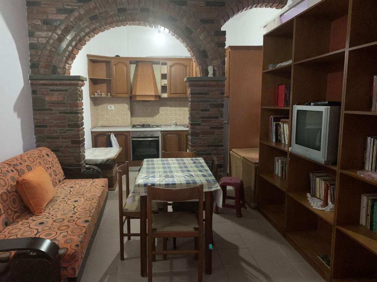 Apartement City Center Berat Esterno foto